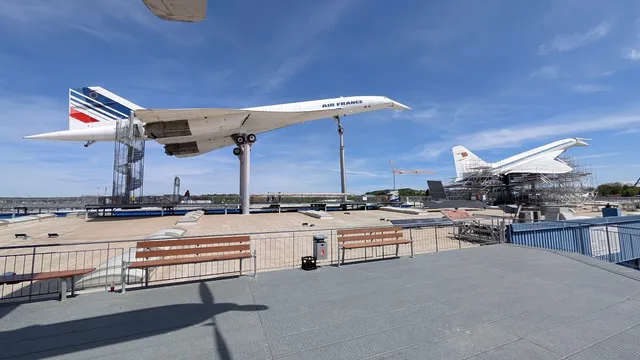 Zwei Überschallflugzeuge auf einem Dach - Das Technik Museum Sinsheim